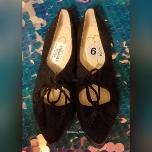 Jessica Simpson black flats